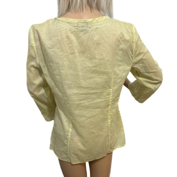 Ann Taylor Blouse Women’s Sz 6 Light Yellow Embroidered Top Semi Sheer V Neck - Picture 6 of 13